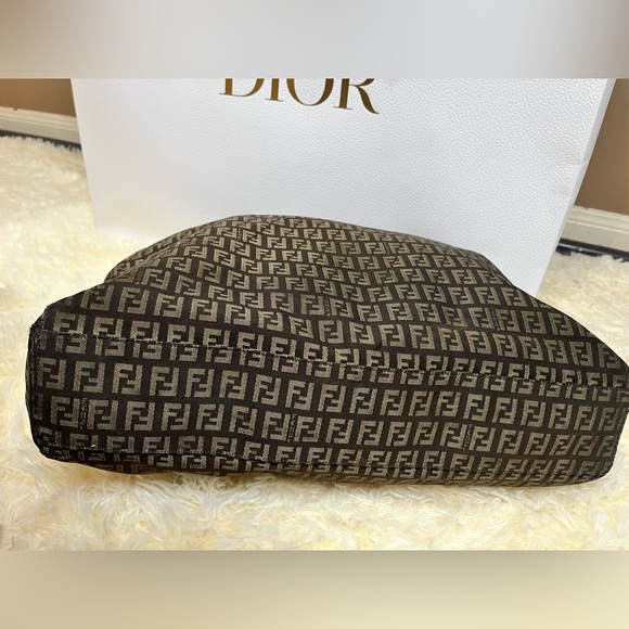 🌺Authentic Fendi Zucca Tote Shopper Bag🌺 - Picture 7 of 15